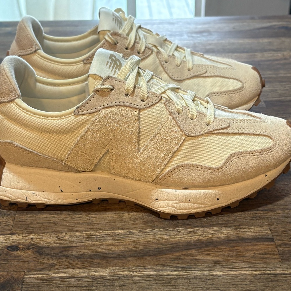 New Balance- 327